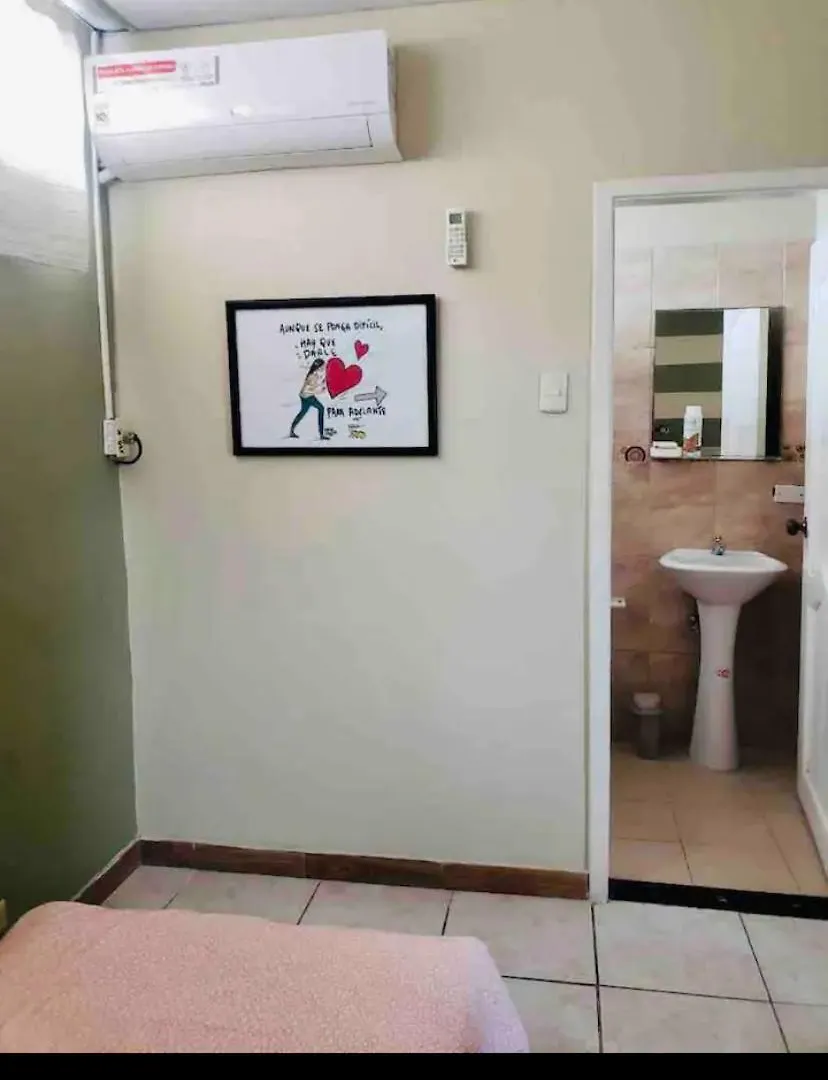 Gasthuis Private Room In Urdesa Central Guayaquil